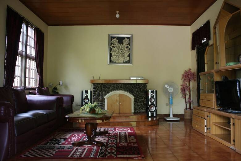 Villa Kota Bunga Anyelir