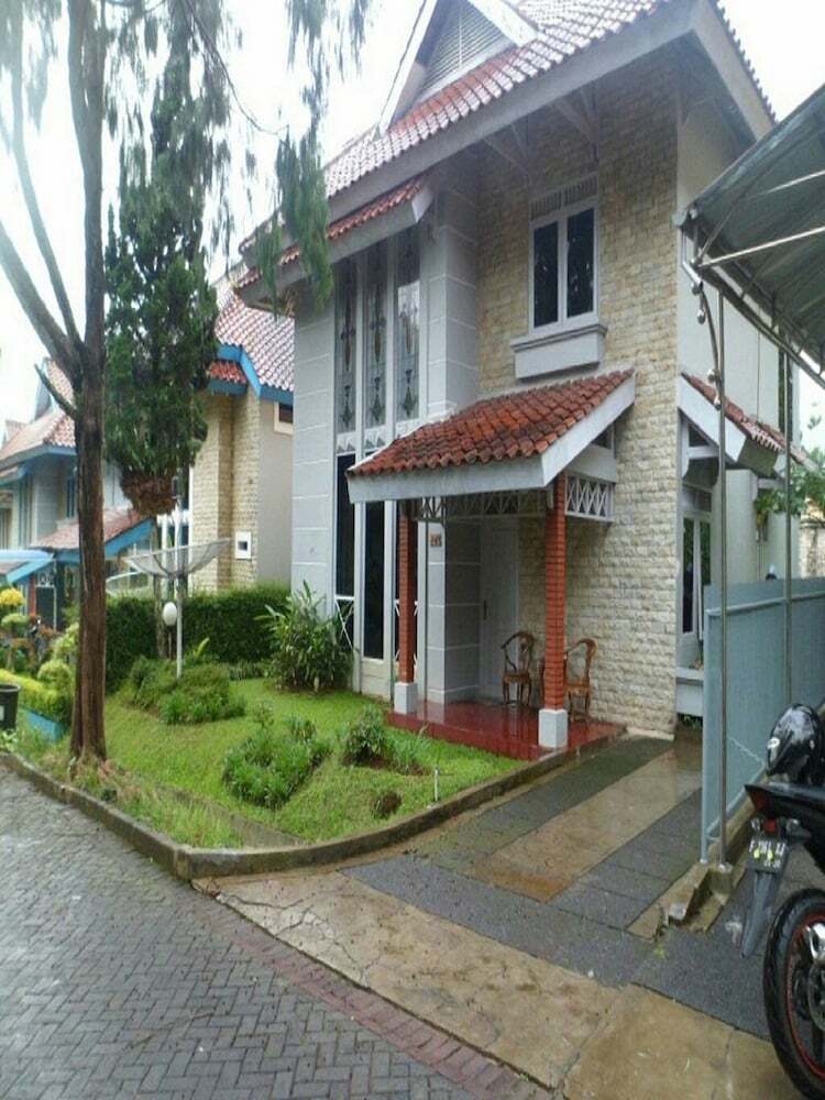 Villa Kota Bunga Vinca