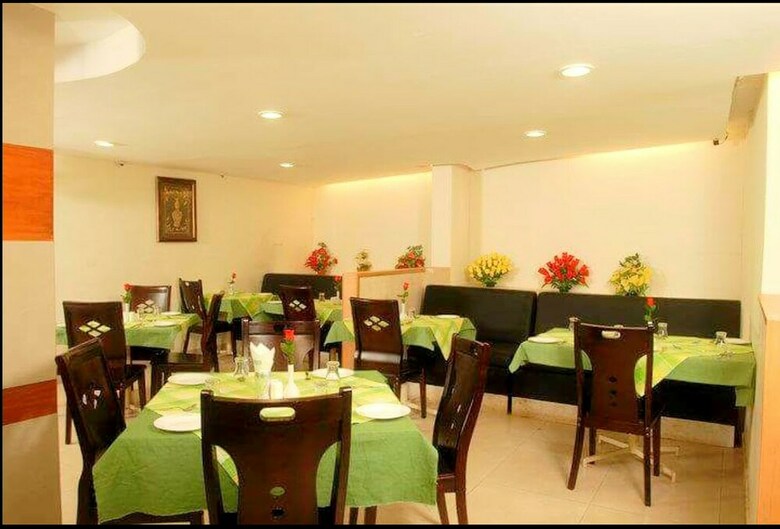 Hotel Green Park Residency