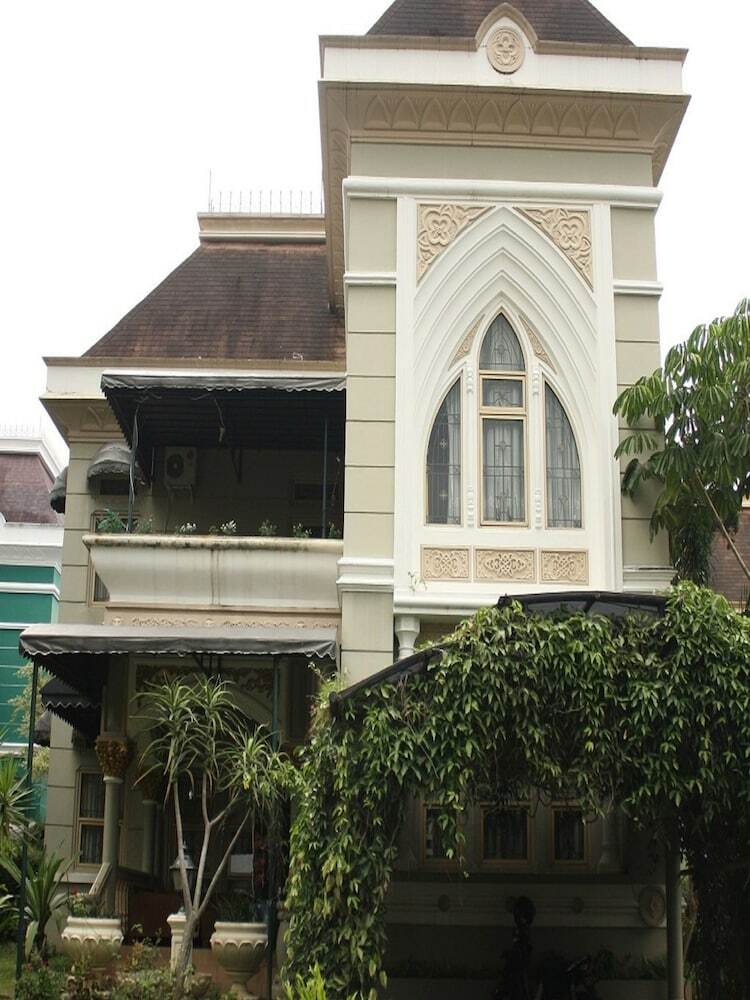 Villa Kota Bunga Violet