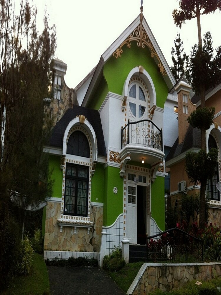 Villa Kota Bunga Peony