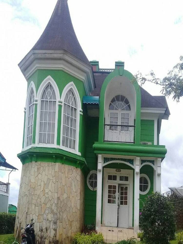 Villa Kota Bunga Dahlia