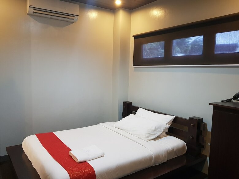 La Jenns Hotel And Resto Grill
