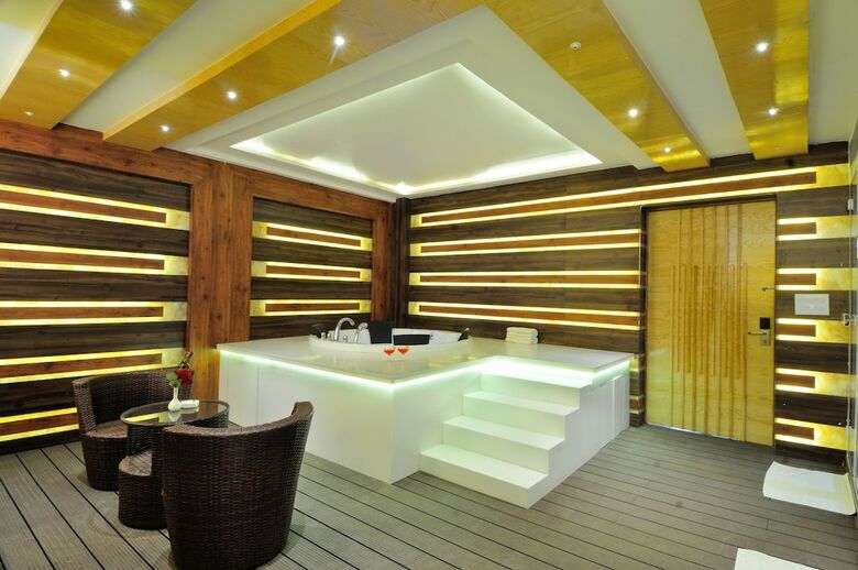 Hotel The Gold Regency
