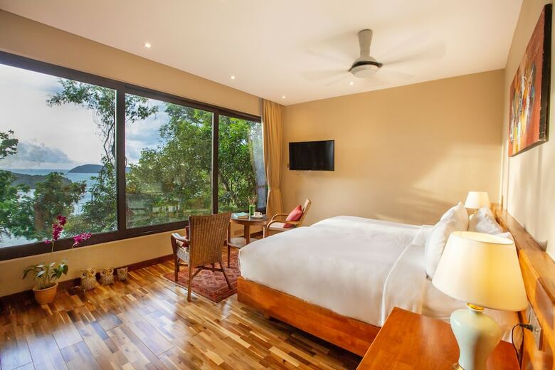 Hotel Ambong Pool Villas