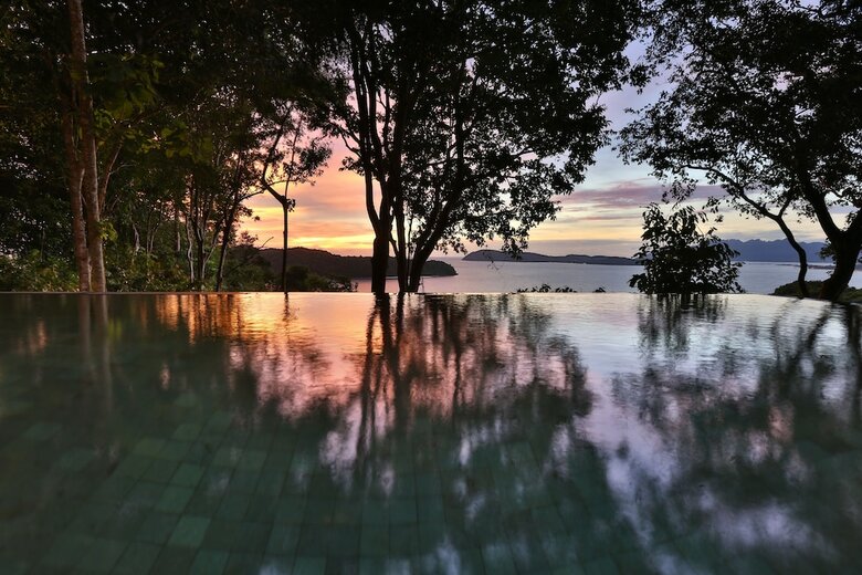 Hotel Ambong Pool Villas