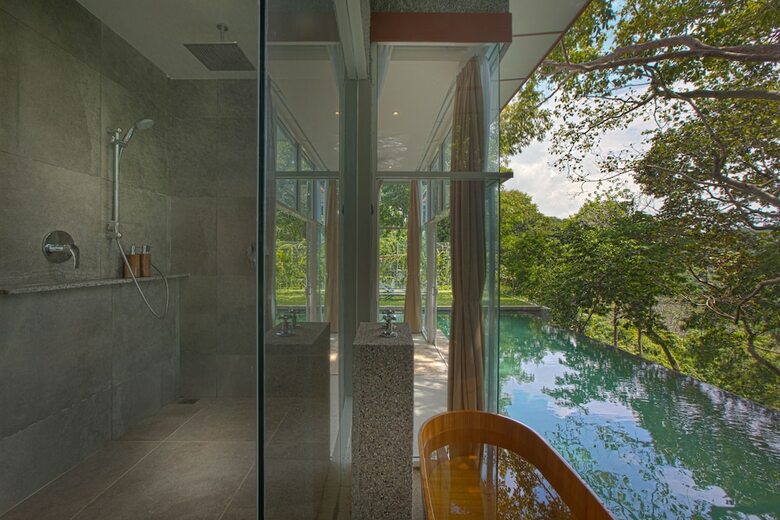 Hotel Ambong Pool Villas