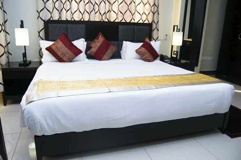 Flomi Hotel