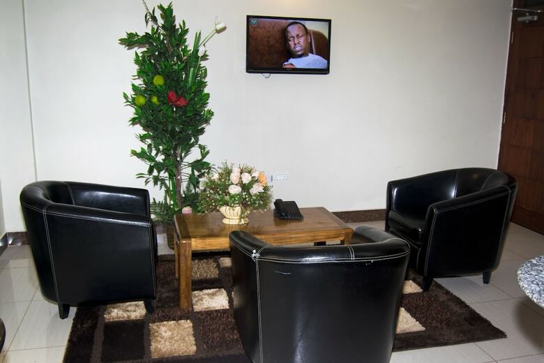 Flomi Hotel