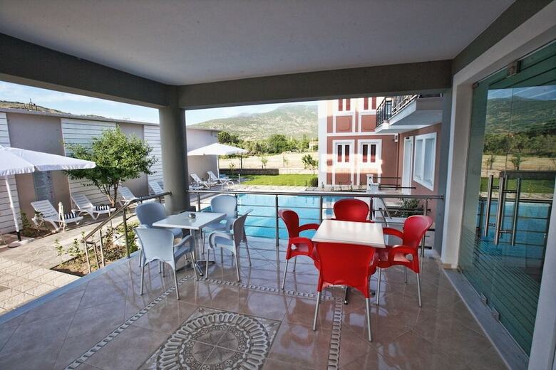 Sun & Sea Luxury Hotel