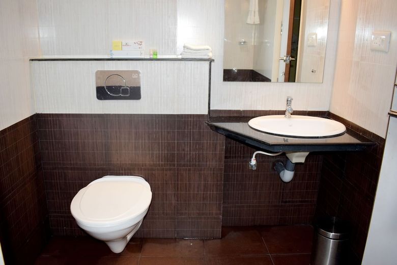 Hotel Nakshatra Emerald Inn