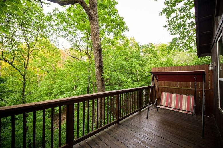 Oak Crest Cottages & Treehouses