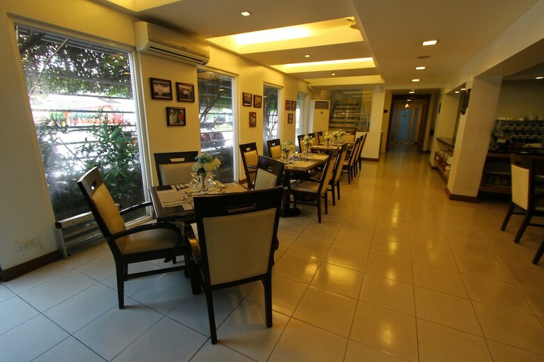Hotel Trace Suites