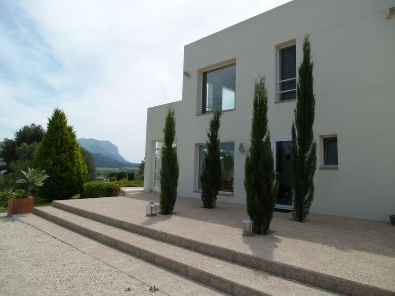 032 Villa Albardanera