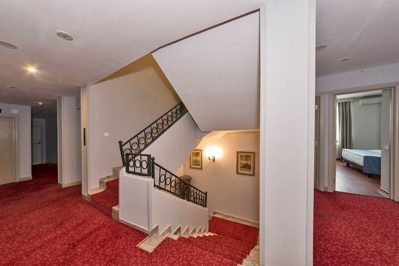 Veyron Park Hotel