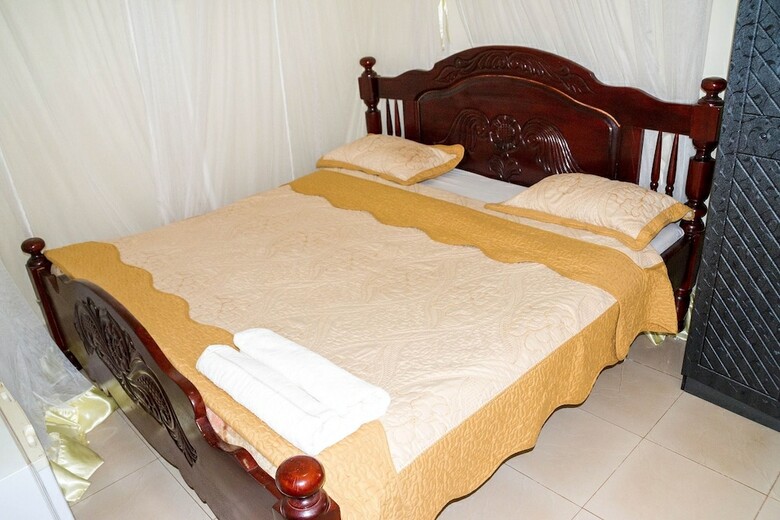 Alcom Hotel