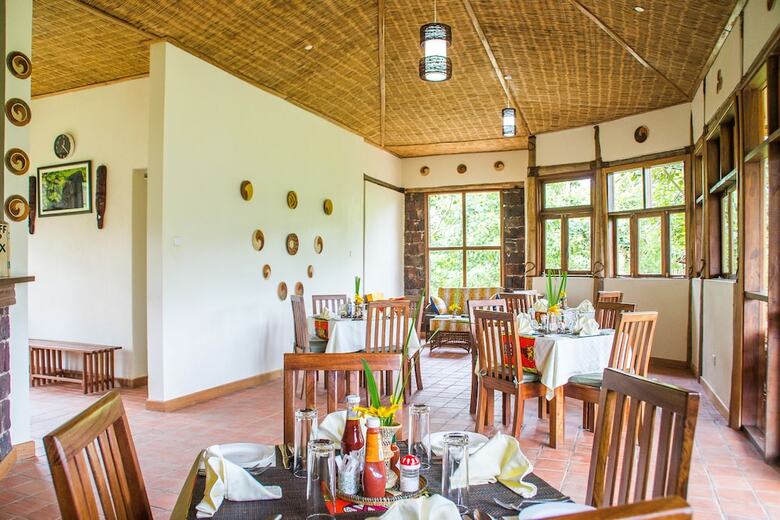 Posada Ichumbi Gorilla Lodge