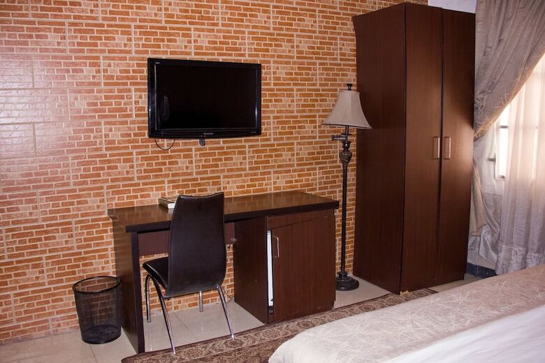 Hotel Tivoli Residence & Bar