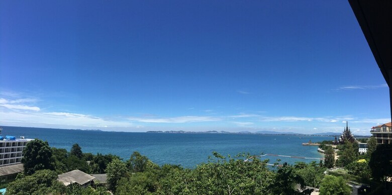 Beachfront Sea View Baan Plai Haad