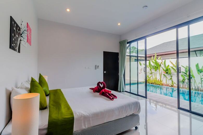 Tropical Pool Villas Near Phuket Zoo