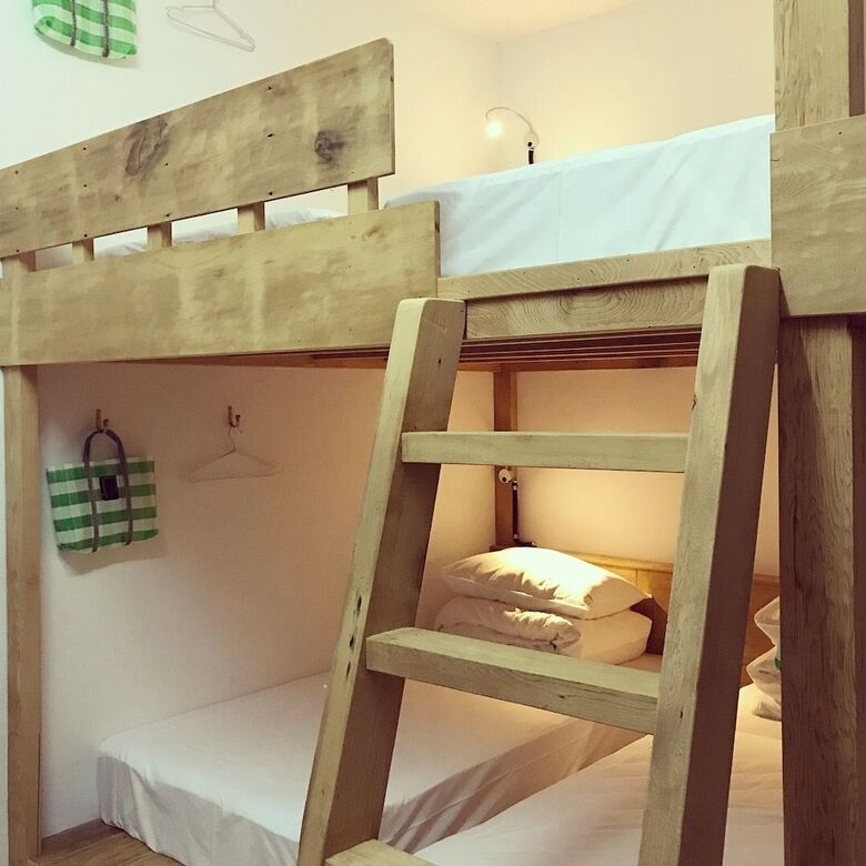Hostal Caoji Book Inn Hostel