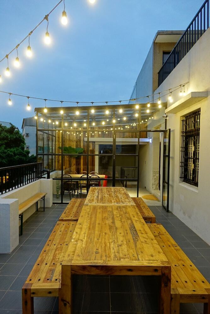 Hostal Caoji Book Inn Hostel