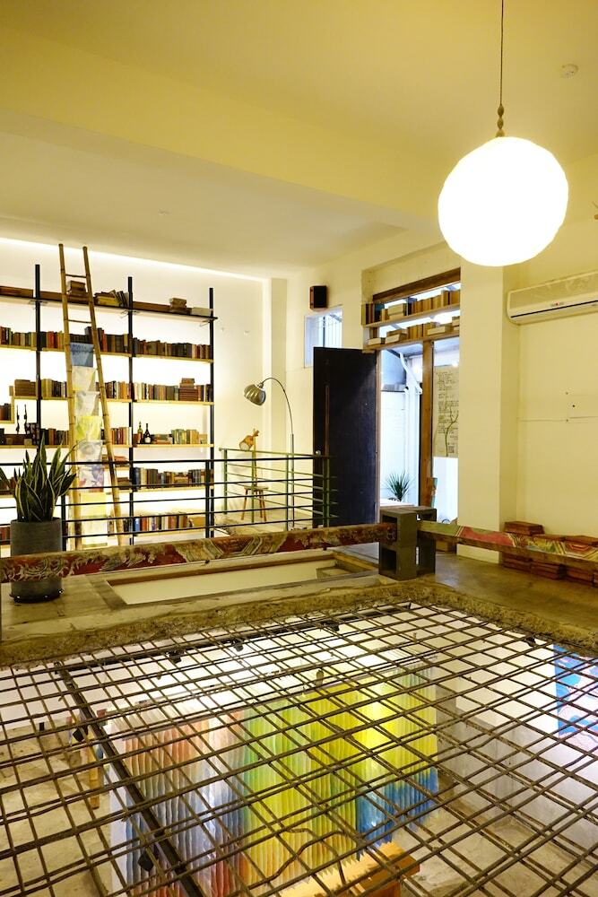 Hostal Caoji Book Inn Hostel