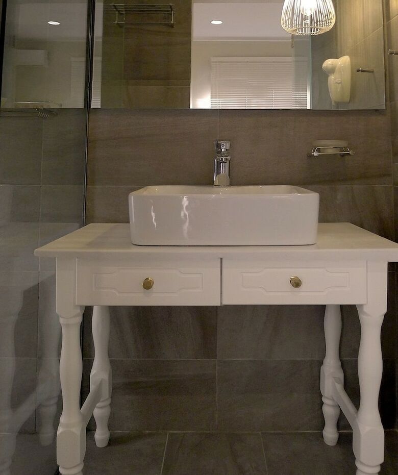 Hotel Ampoulos Rooms & Apartments