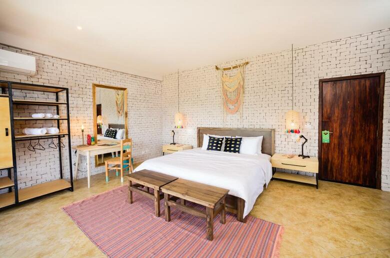 Hostal Socialtel Monta�ita