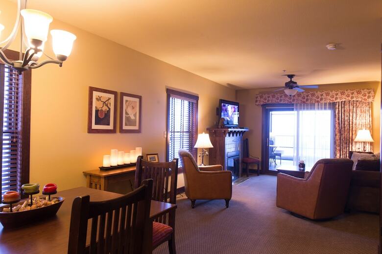 Chase On The Lake Resort Hotel