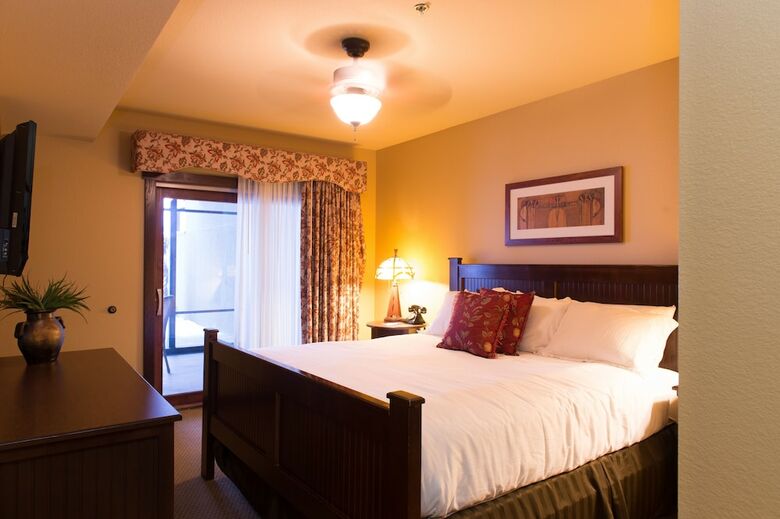 Chase On The Lake Resort Hotel
