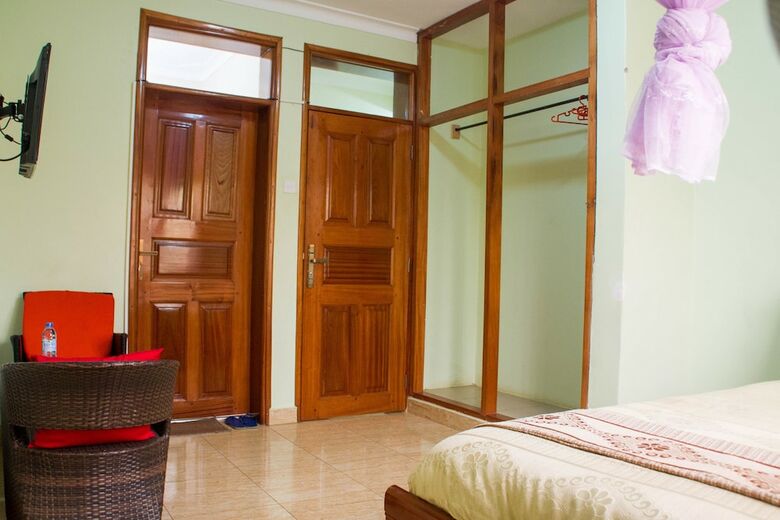 Homely Nest Hotel