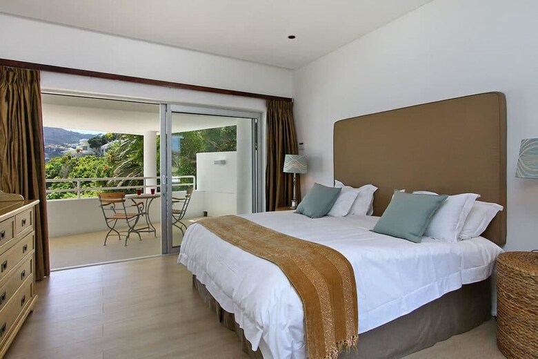 Silvertree - Six Bedroom Villa, Sleeps 12