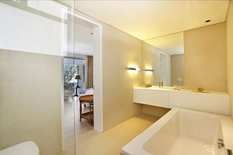 Silvertree - Six Bedroom Villa, Sleeps 12