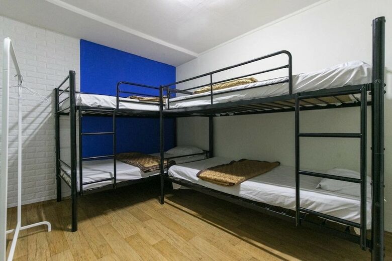 Hostal The Healing Guesthouse - Hostel