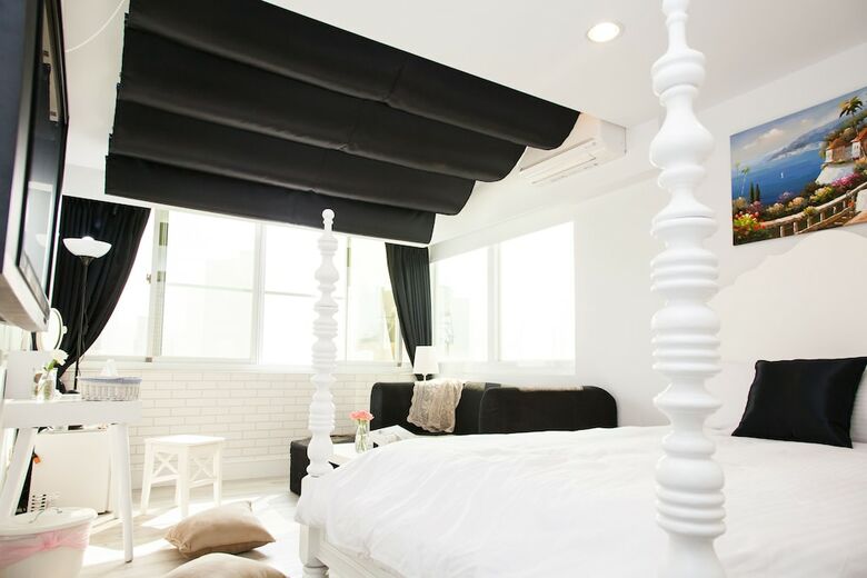 Hotel Green Light House