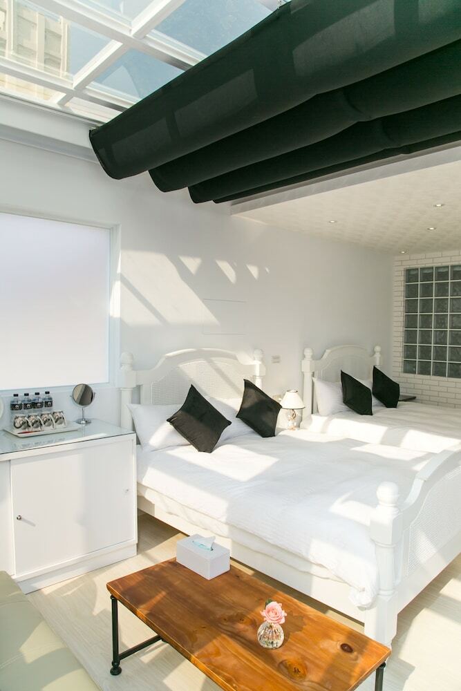Hotel Green Light House