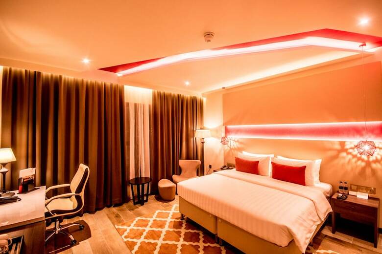 Carnelian By Glory Bower Hotel