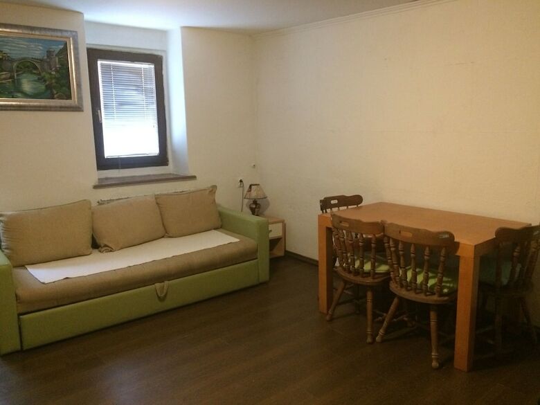 Hostal Haris Youth Hostel