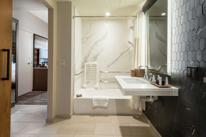 Hotel The Porter Portland, Curio Collection By Hilton