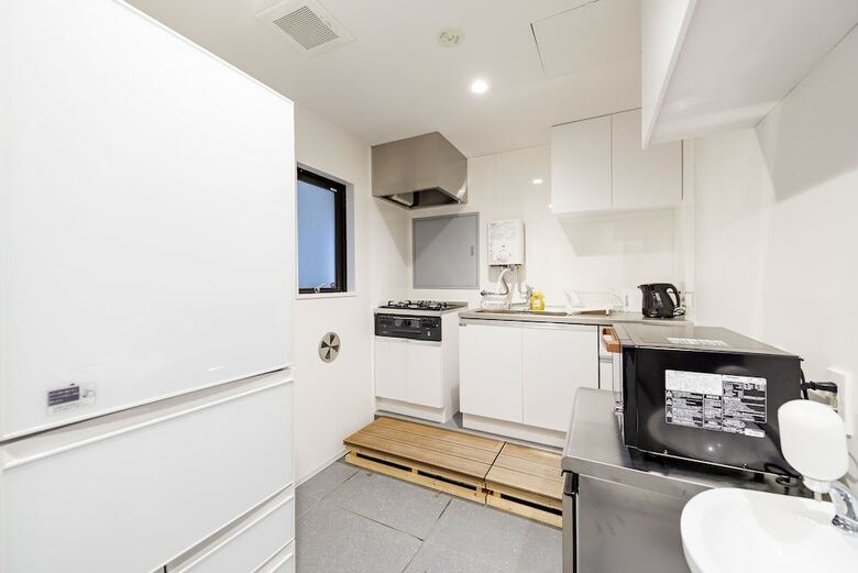 Hostal &and Hostel Kanda