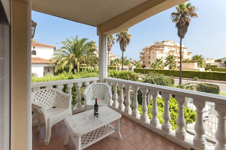 Melisa - Chalet With Shared Pool In Oliva Nova