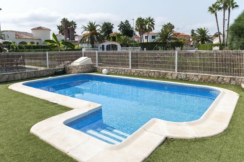Melisa - Chalet With Shared Pool In Oliva Nova