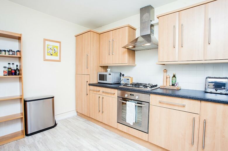 Stunning Spacious South London 1 Bed Apartment With Balcony