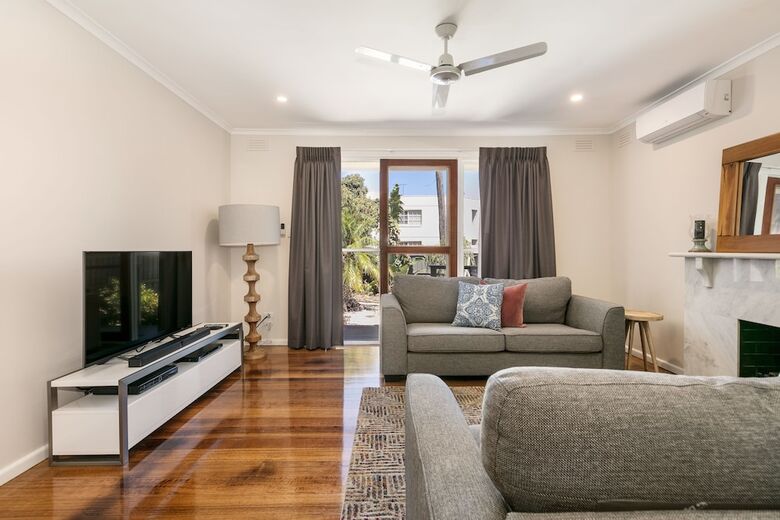 Boutique Stays - Sandy Breeze 1