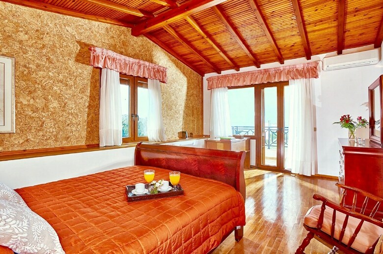 Villa Karteros