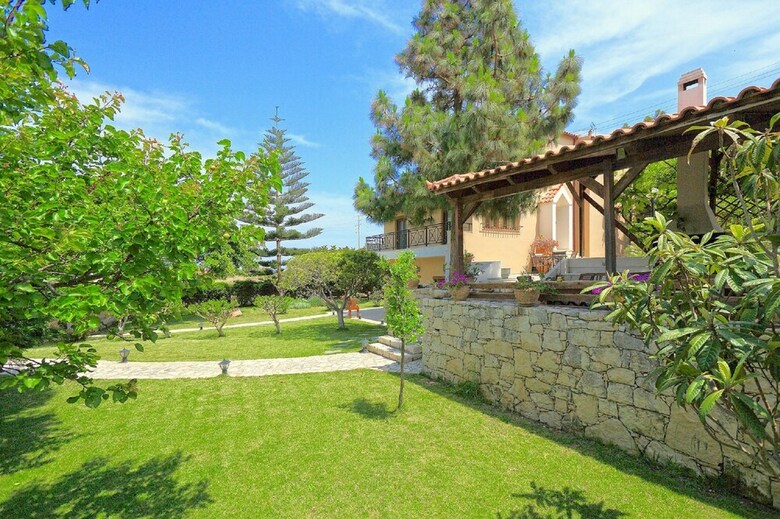Villa Karteros