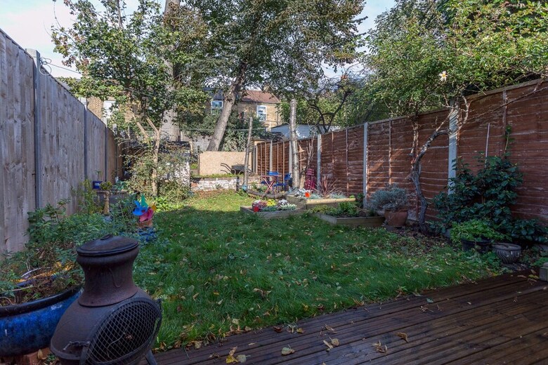 2 Bedroom House With Garden - Sleeps 6