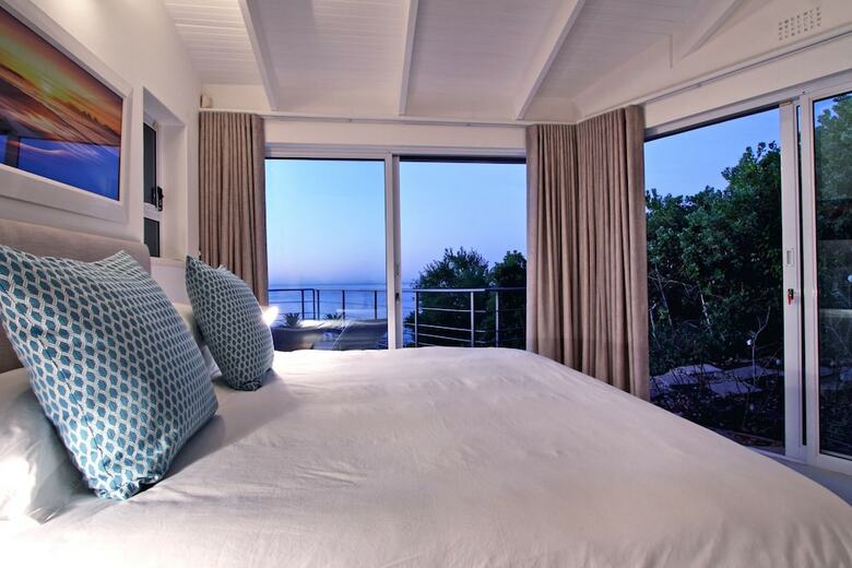 Bungalow On 4th - Three Bedroom House, Sleeps 6