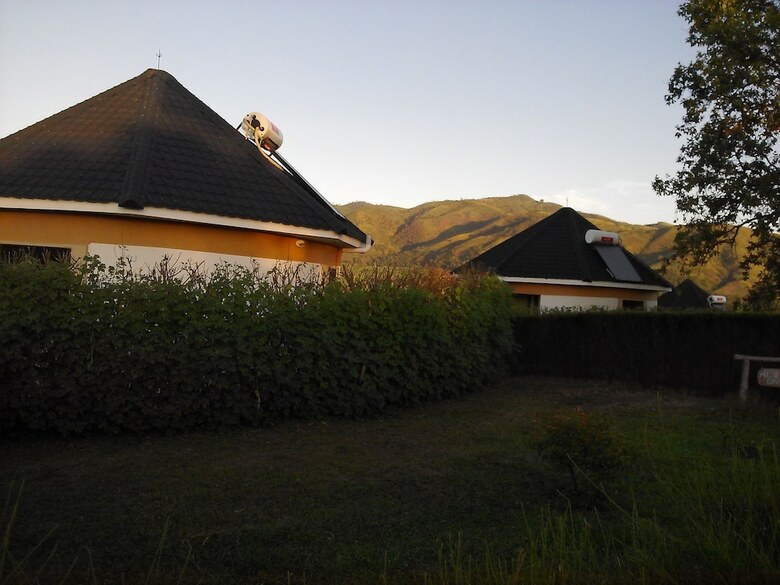 Posada The Crested Crane Bwindi